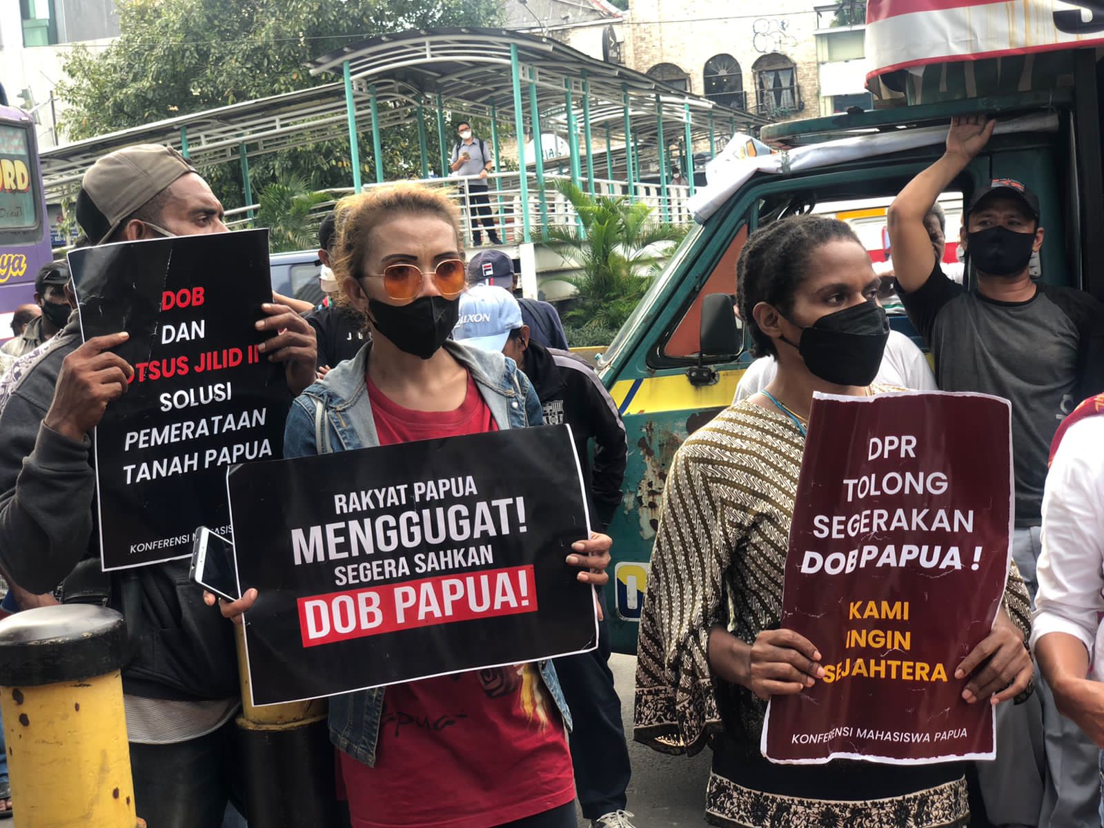 Aksi damai mendesak Pemerintah mengesahkan Rancangan Undang-Undang (RUU) Daerah Otonom Baru (DOB