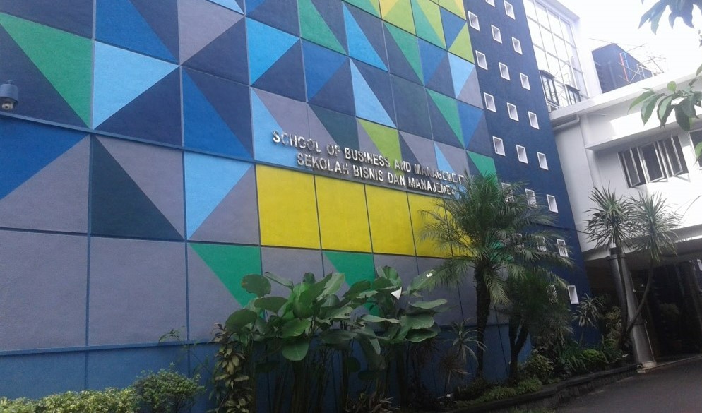 Kampus Sekolah Bisnis Manajemen (SBM) ITB.