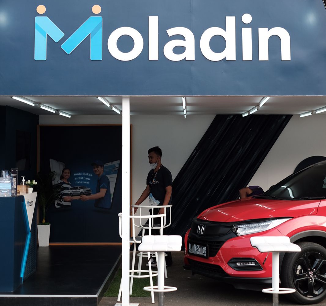 Ilustrasi inspeksi mobil bekas oleh Moladin