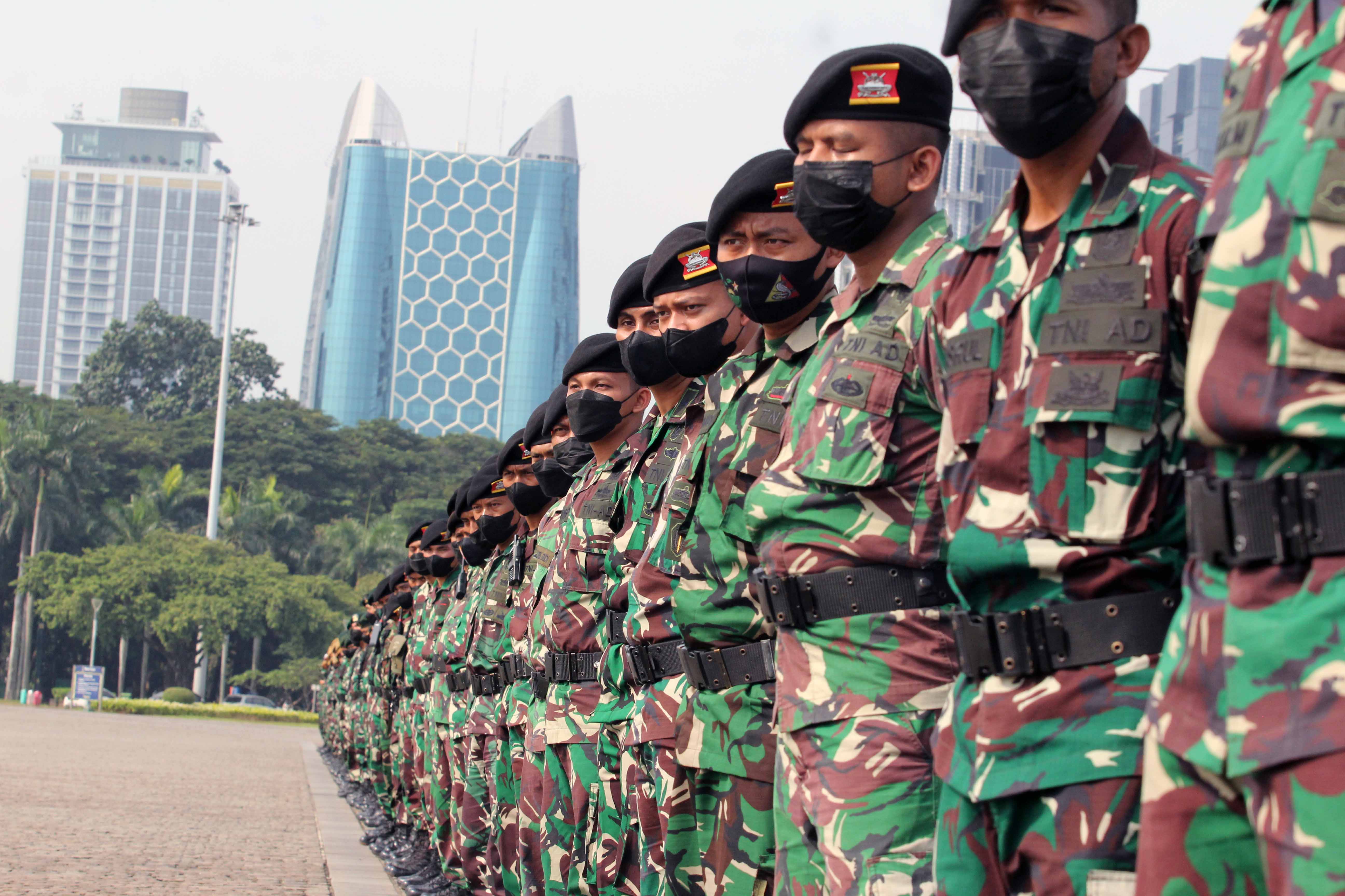 Pasukan TNI saat melakukan apel pengamanan.