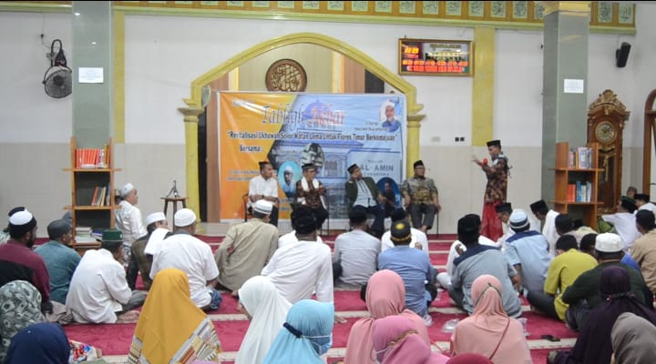Jemaah mengikuti tabligh Akbar di Masjid Al-Amin Weri Larantuka.