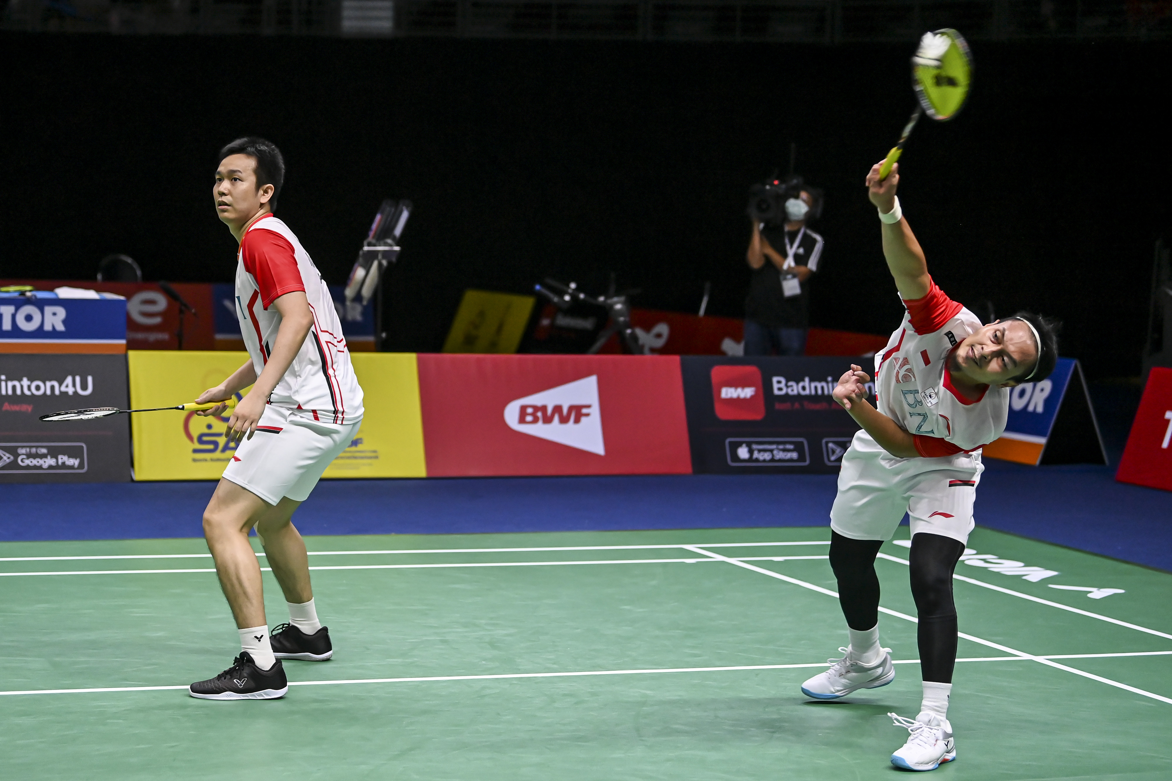 Ganda putra Indonesia Hendra Setiawan (kiri) dan Mohammad Ahsan