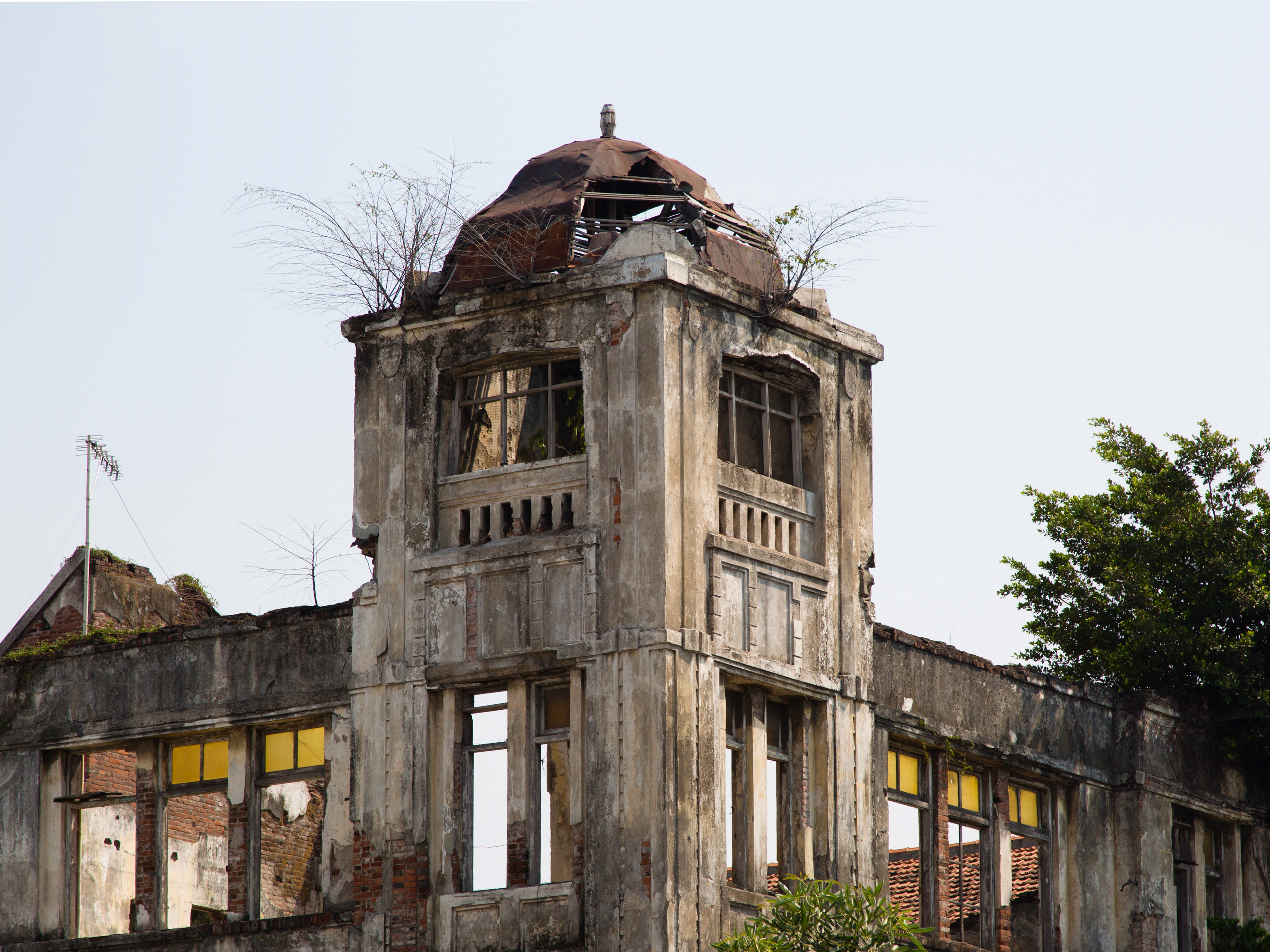 Gedung yang didirikan zaman Belanda di Kota, Jakarta.