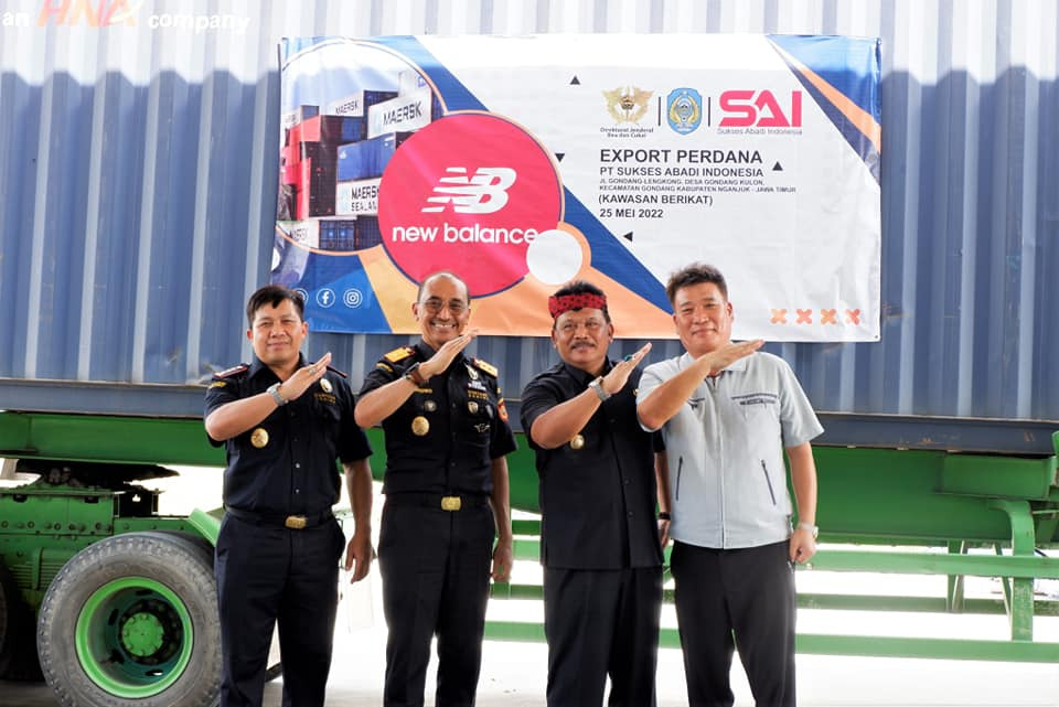 Bea Cukai melepas ekspor perdana sepatu hasil produksi PT Sukses Abadi Indonesia (SAI) dengan tujuan Amerika Serikat pada Rabu (25/5).