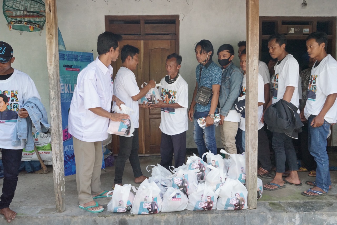 Pembagian sembako oleh Sobat Erick di Ponorogo, Jawa Timur.