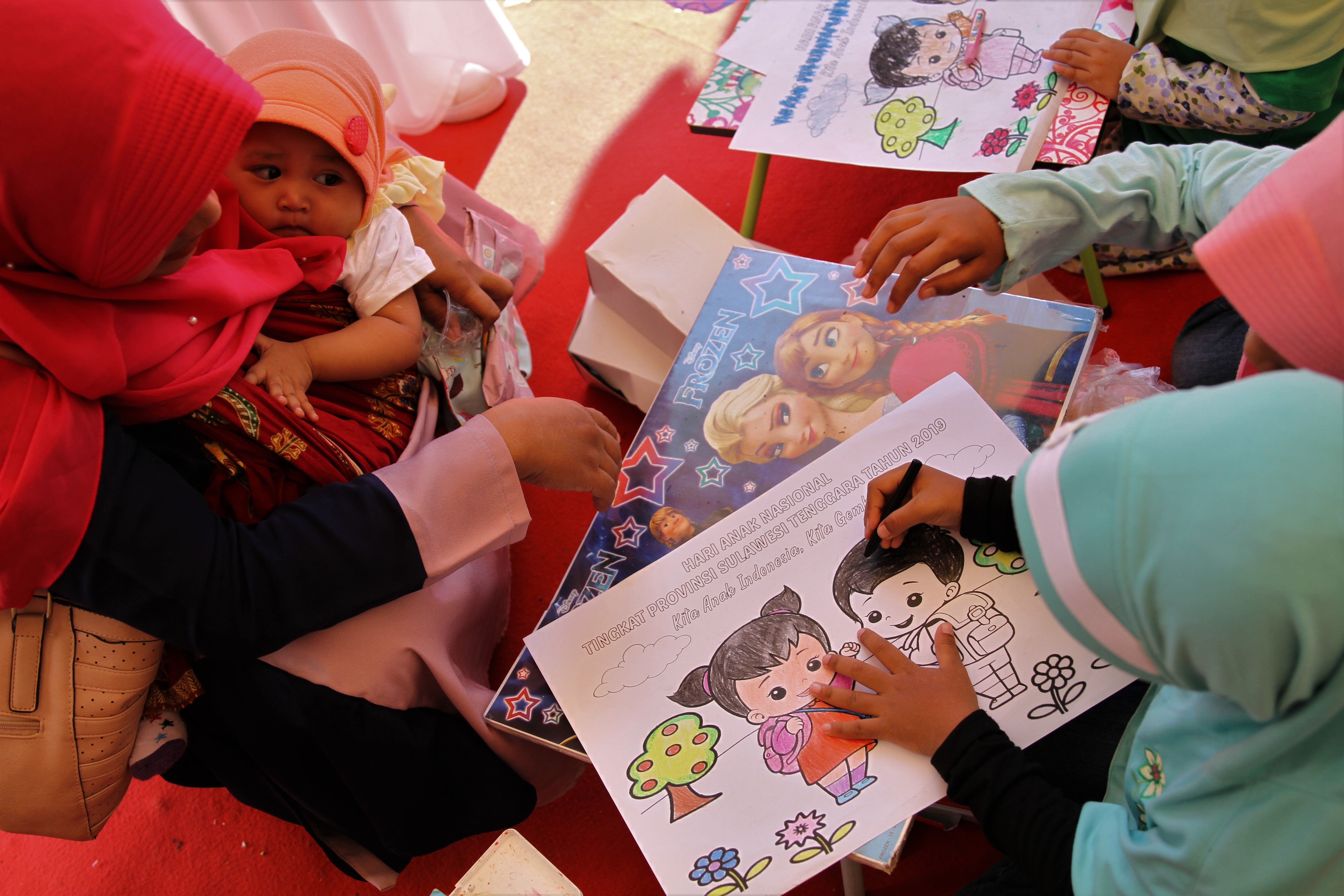 Ilustrasi sejumlah anak mengikuti lomba mewarnai.