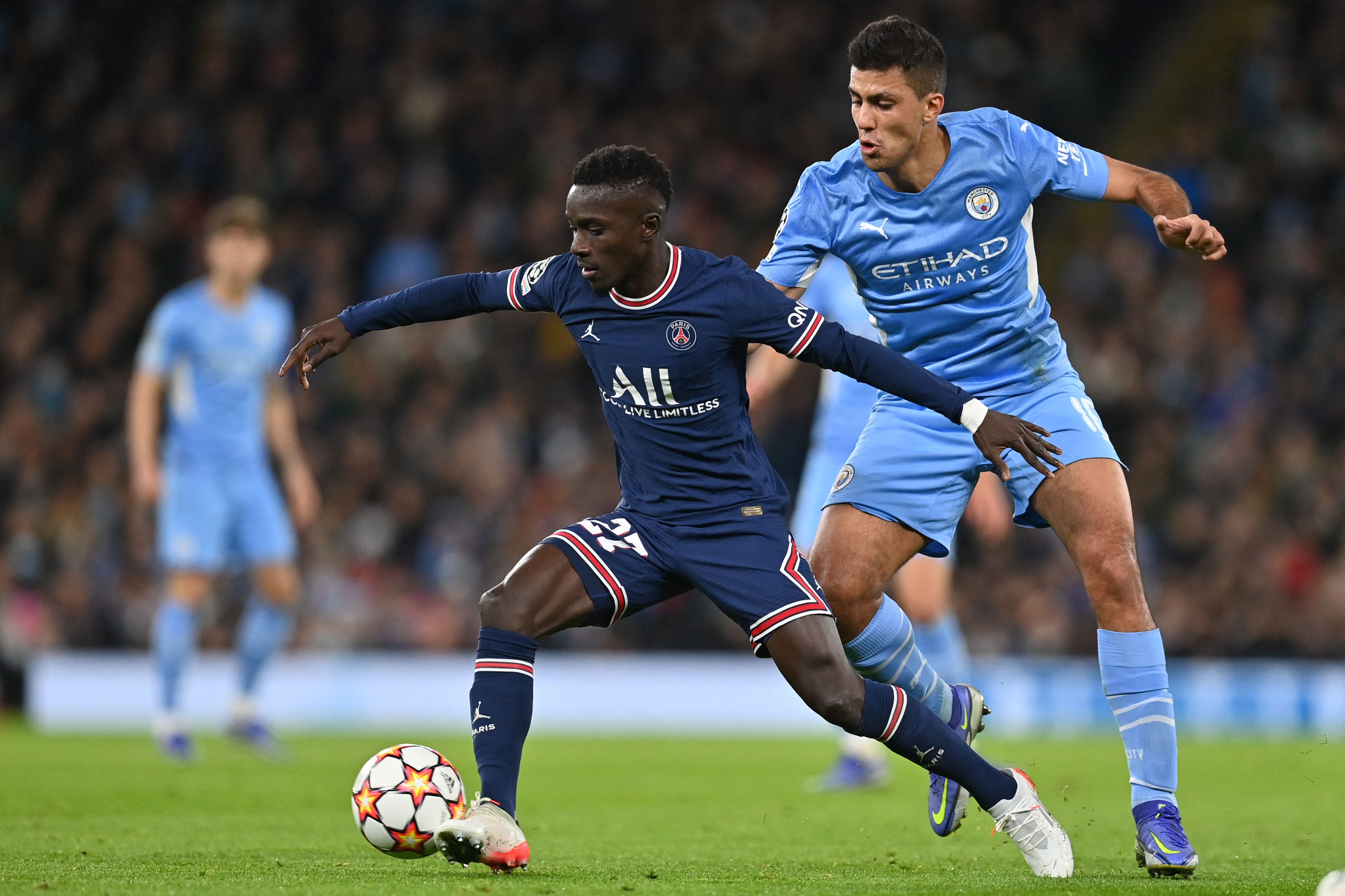 Gelandang Paris Saint-Germain Idrissa Gana Gueye