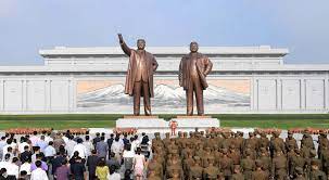 Monumen Kim Il-sung dan Kim Jong-il di Korut. 