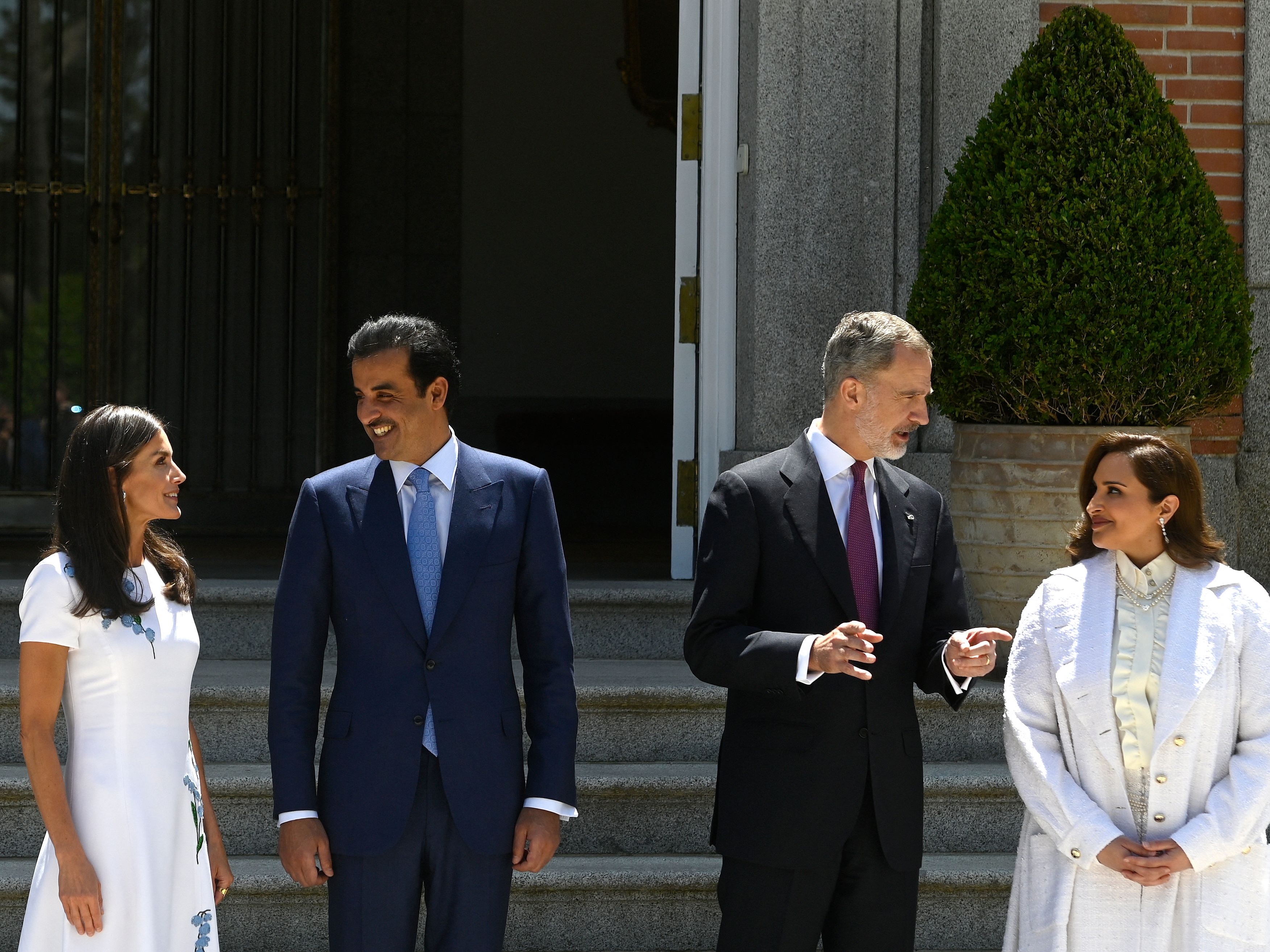 Felipe VI (kedua kanan), Ratu Spanyol Letizia (kiri), Tamim bin Hamad Al Thani (kedua kiri), Jawaher binti Hamad bin Suhaim (kanan). 
