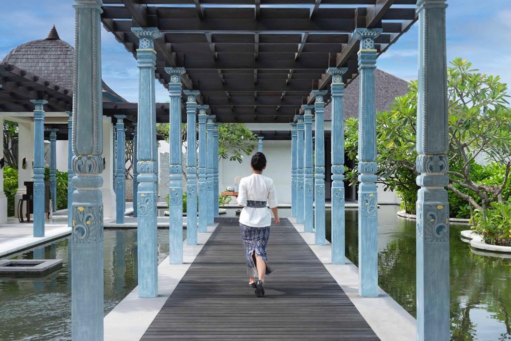 Dengan luas 4.900 meter persegi, Istana Air Kerajaan dengan empat kamar tidur memadukan pengaruh Bali, Jawa, dan Timur Tengah.