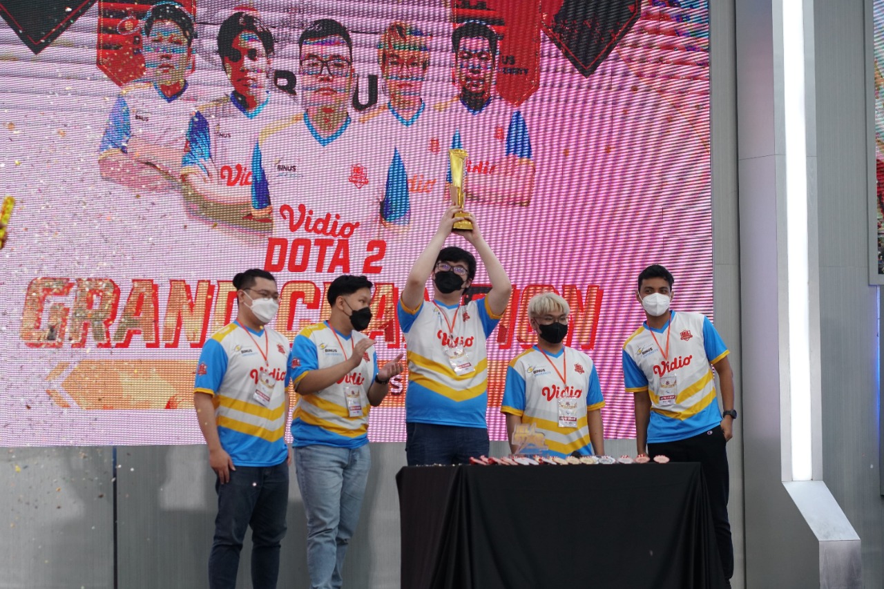 Penghargaan pemenang turnamen IEL University Series Season 4