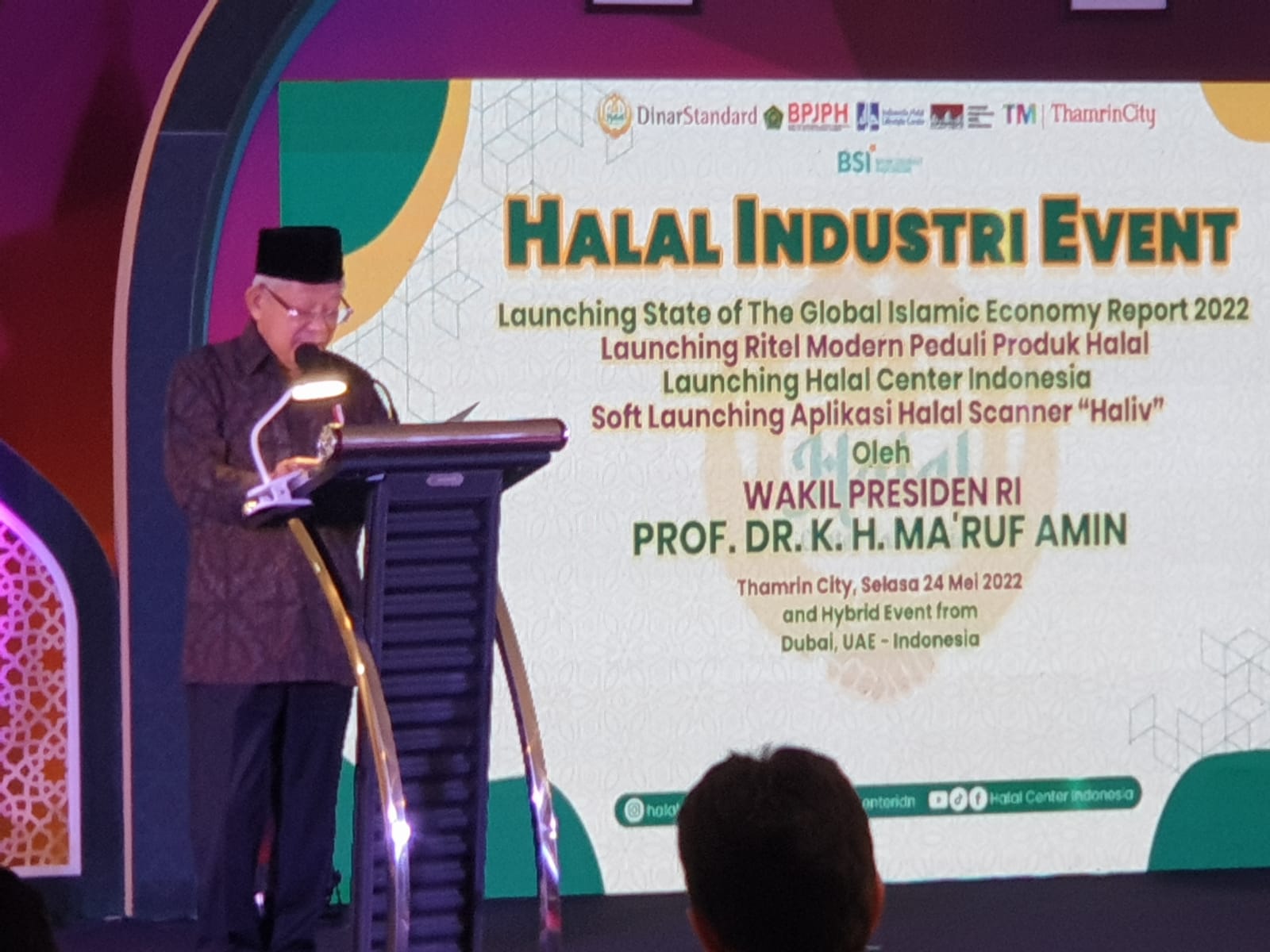 Wapres Ma'ruf Amin berpidato dalam peresmian Halal Industry Event 2022 di Thamrin City, Jakarta Pusat, Selasa (24/5).