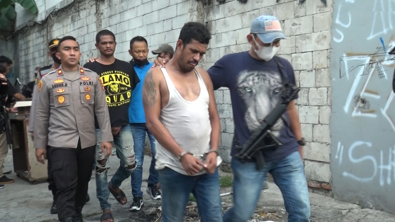 Dua pengedar narkoba ditangkap dalam penggerebekan di Kampung Ambon, Jakarta Barat, Rabu (25/5/2022)