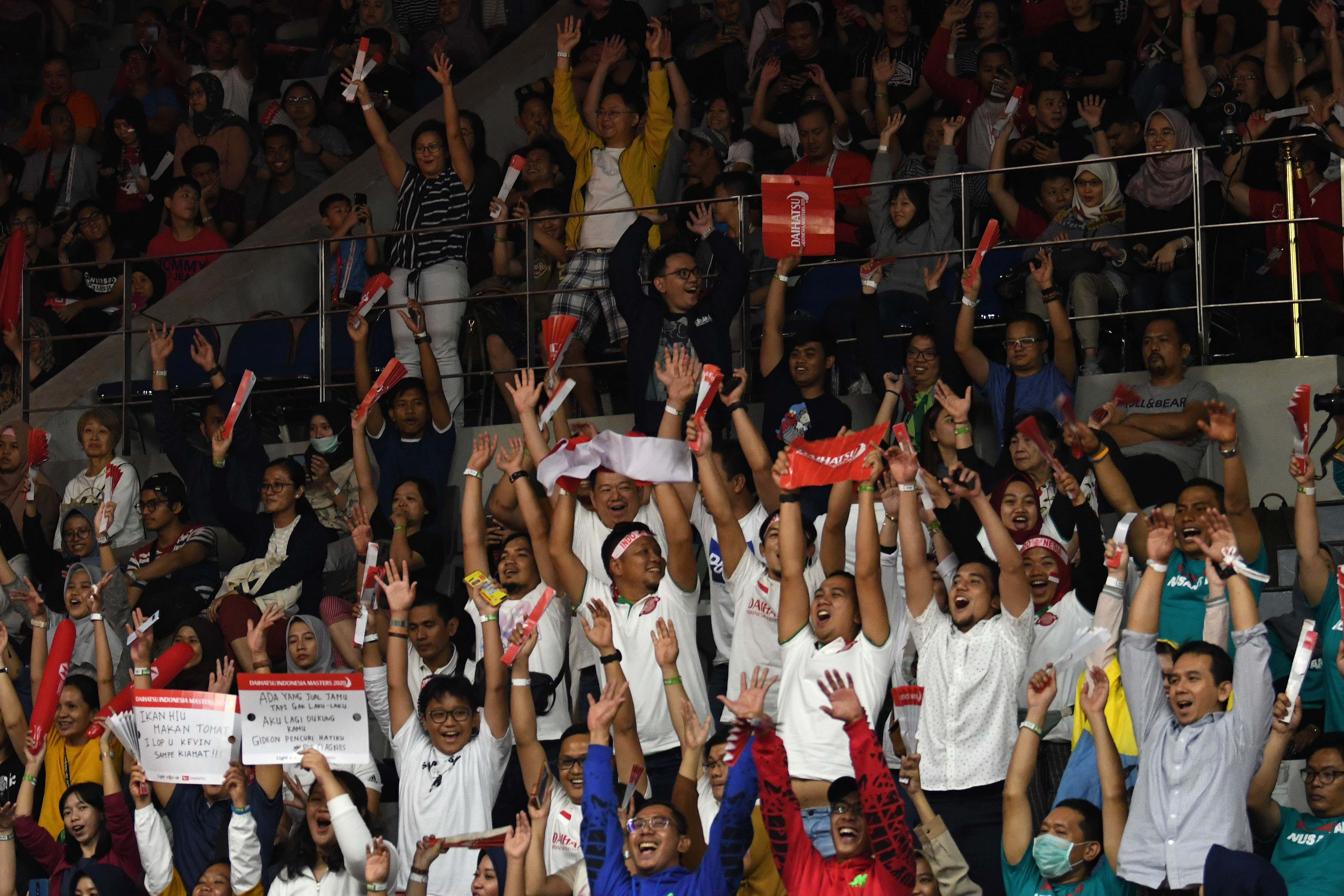 Para penonton bulu tangkis di Istora, Senayan, Jakarta.