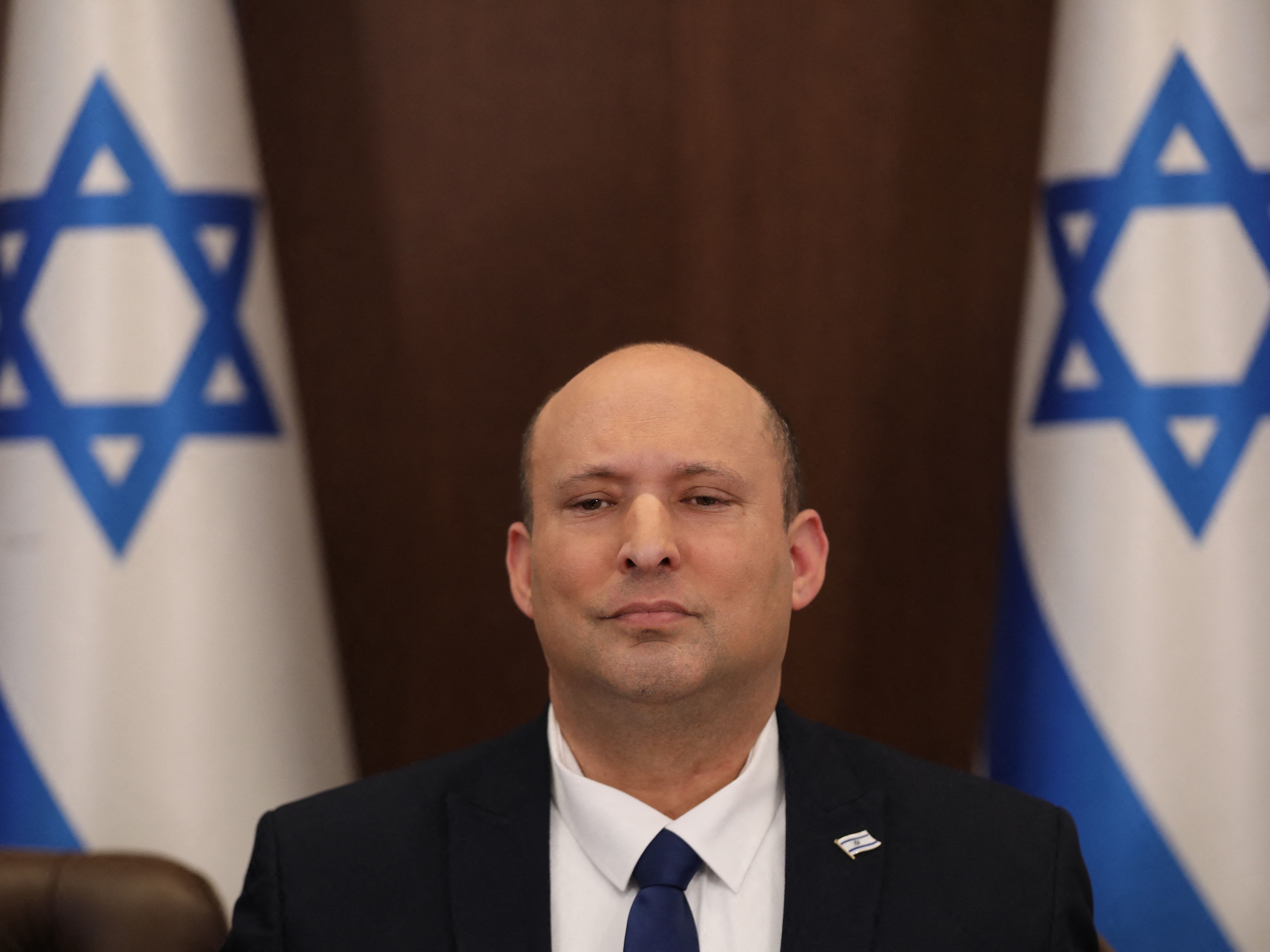 Perdana Menteri Israel Naftali Bennett (tengah) menghadiri rapat kabinet di kantor Perdana Menteri di Jerusalem, pada 15 Mei 2022.