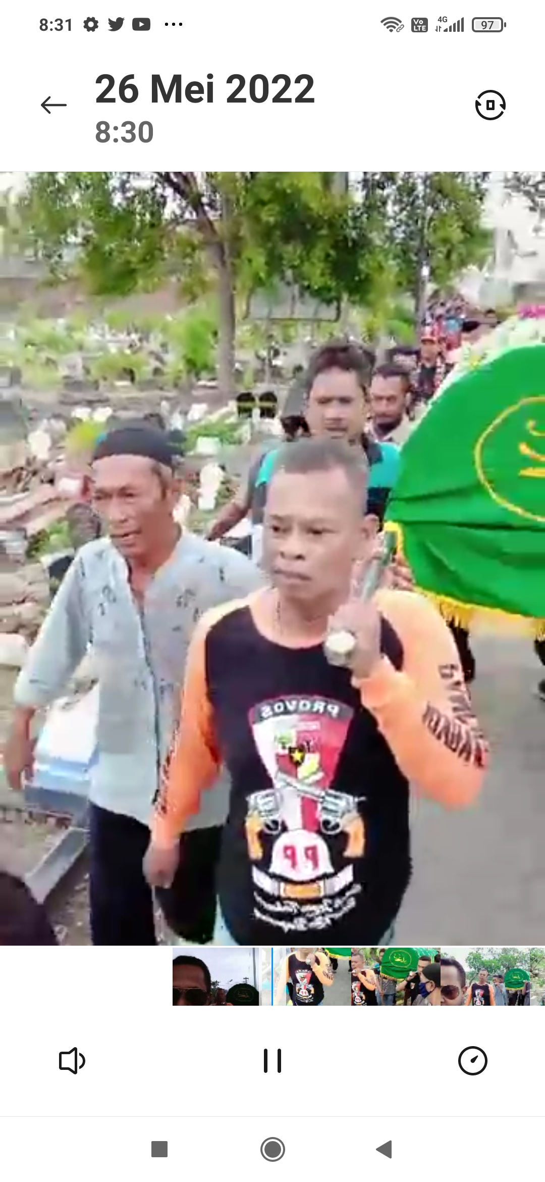 Proses pemakaman seniman Dwi Ery Santoso