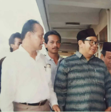 Syafii Maarif (kiri) dengan Gus Dur (kanan).