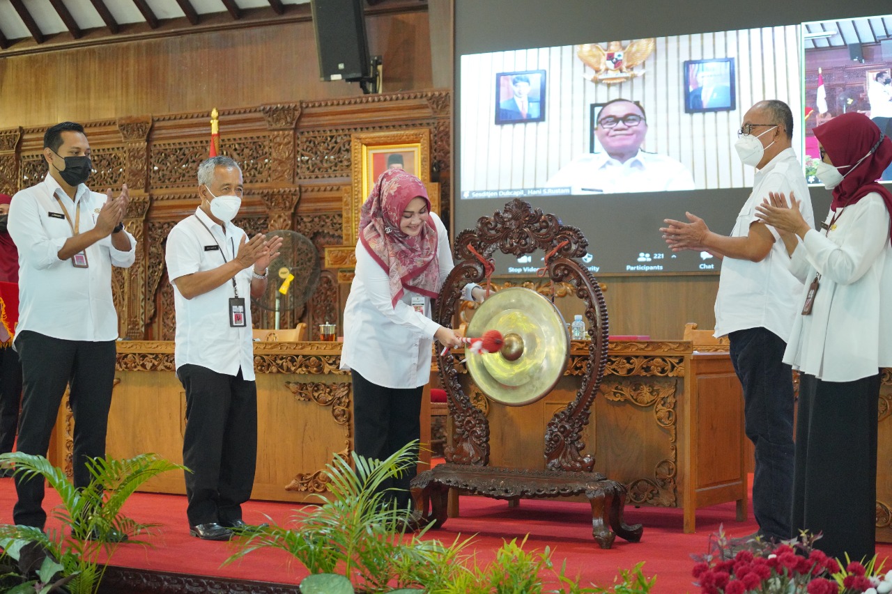 Bupati Klaten Sri Mulyani meluncurkan aplikasi  Sakura