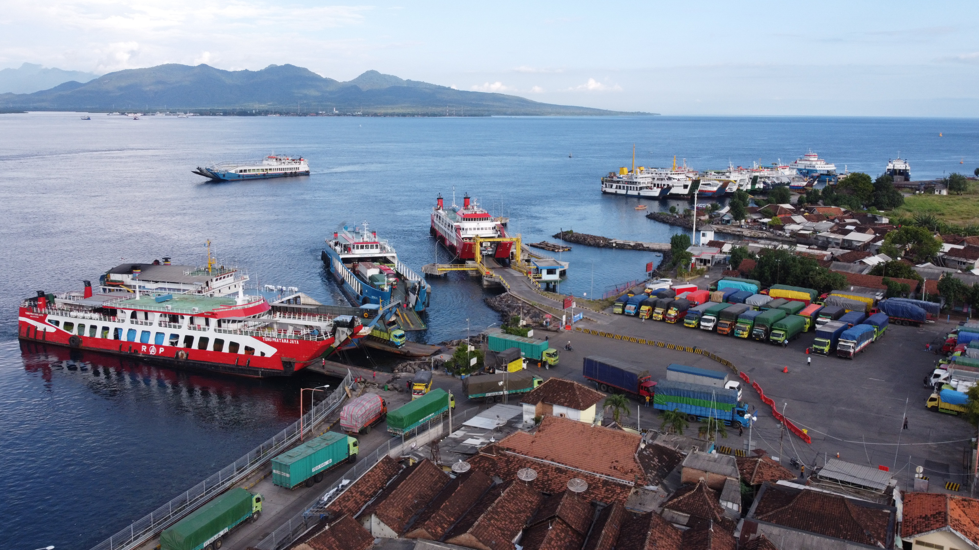 PELABUHAN KETAPANG: Pemerintah mengeluarkan aturan pembatasan angkutan barang saat arus balik mulai 6-9 Mei 2022.