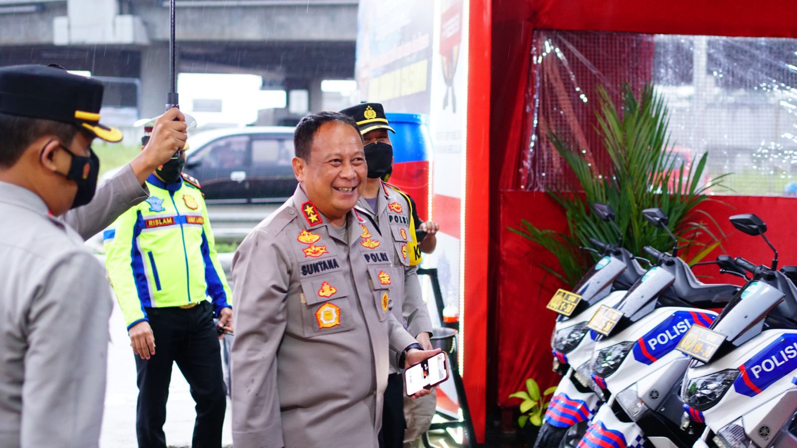 Kapolda Jawa Barat Irjen Suntana di Pos Terpadu Cileunyi