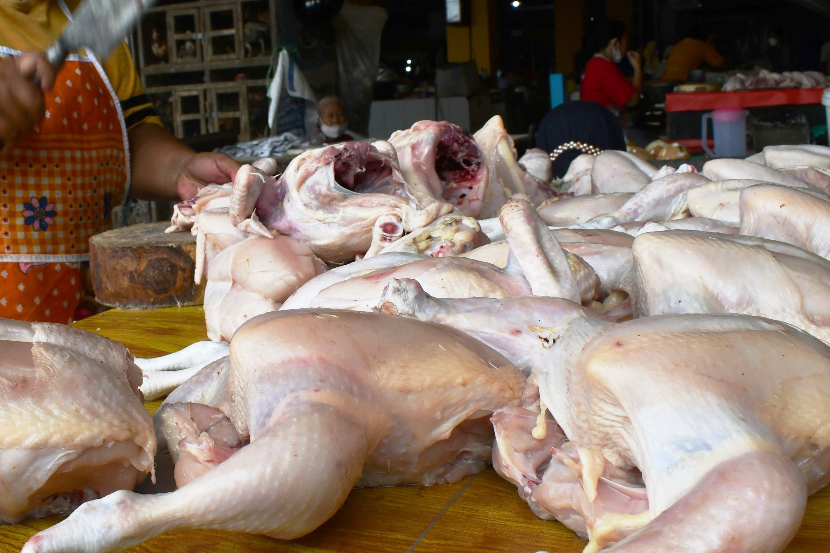 Ilustrasi ayam potong.