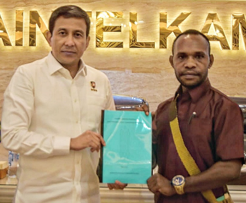 Ketua Pansus DPRD Dogiyai Simon Petrus Pekei bertemua Kabaintelkam Polri KKomjen Ahmad Dofiri