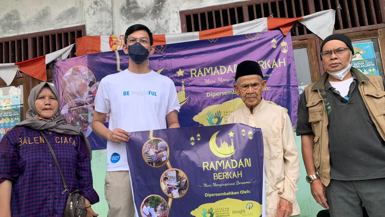 Penyaluran bantuan dari Insight, YIIM, dan Invesnow.