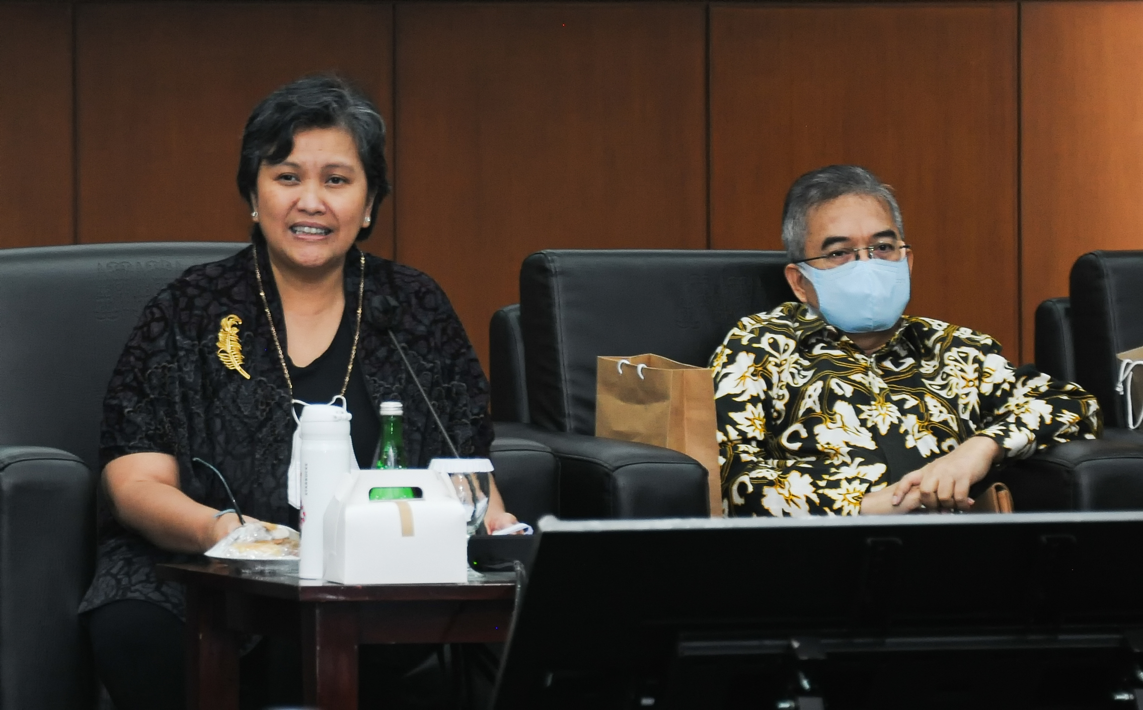 Wakil Ketua MPR RI Lestari Moerdijat (kiri) 