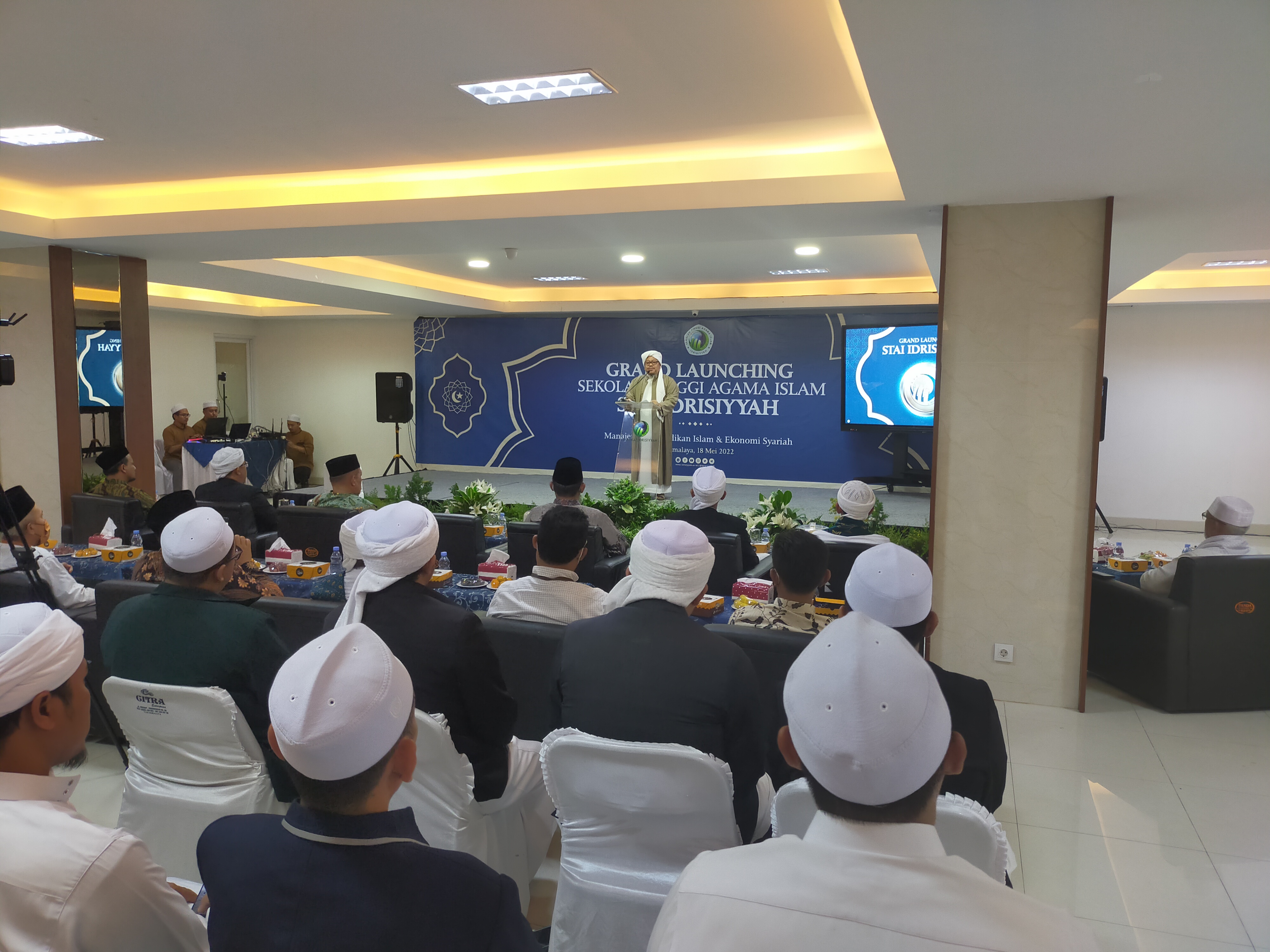 Ponpes Idrisiyyah di Kampung Pagendingan, Desa Jatihurip, Kecamatan Cisayong, Kabupaten Tasikmalaya, Jawa Barat mendirikan Sekolah Tinggi Ag