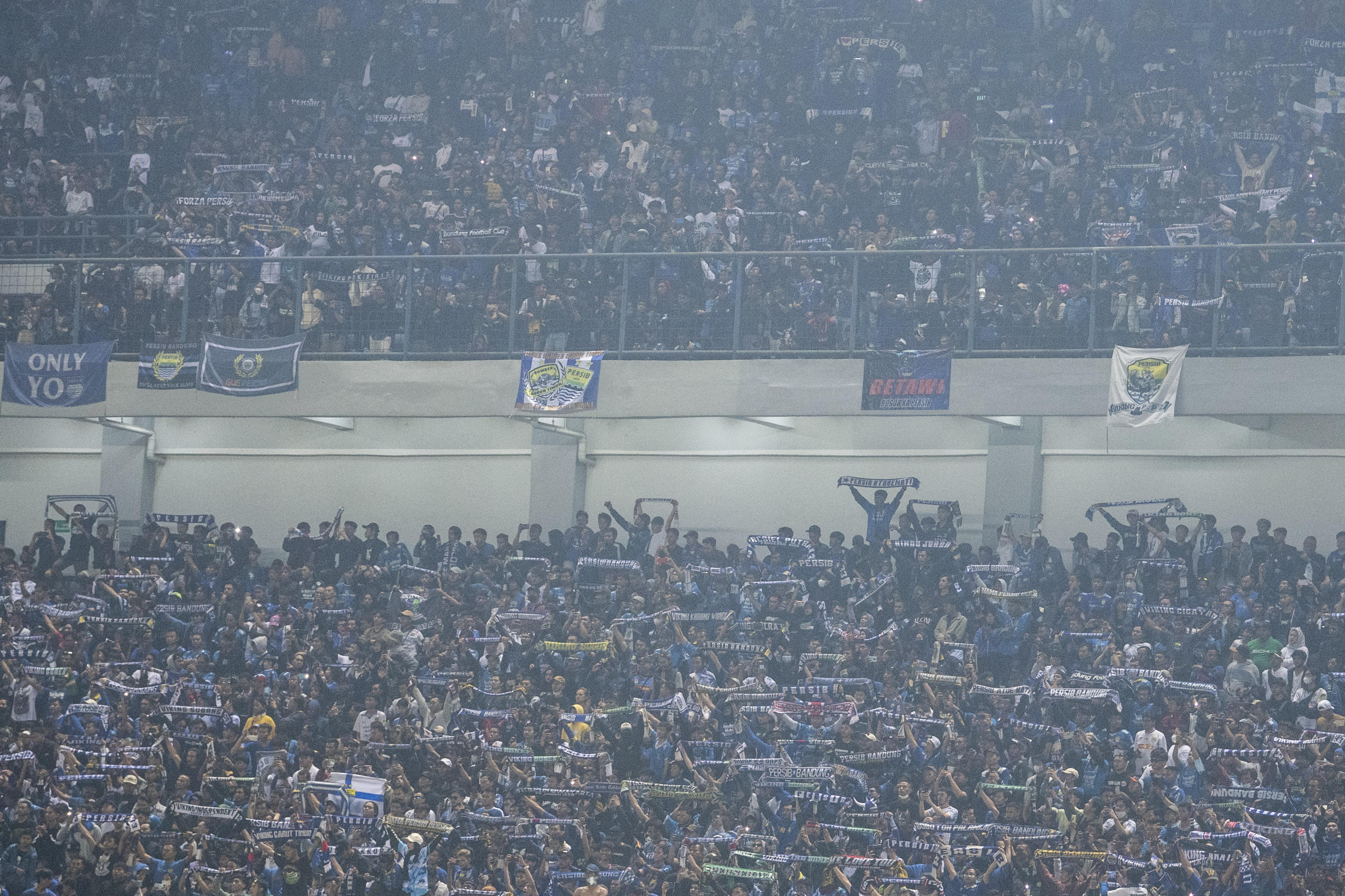 Suporter Persib Bandung saat memberi dukungan.