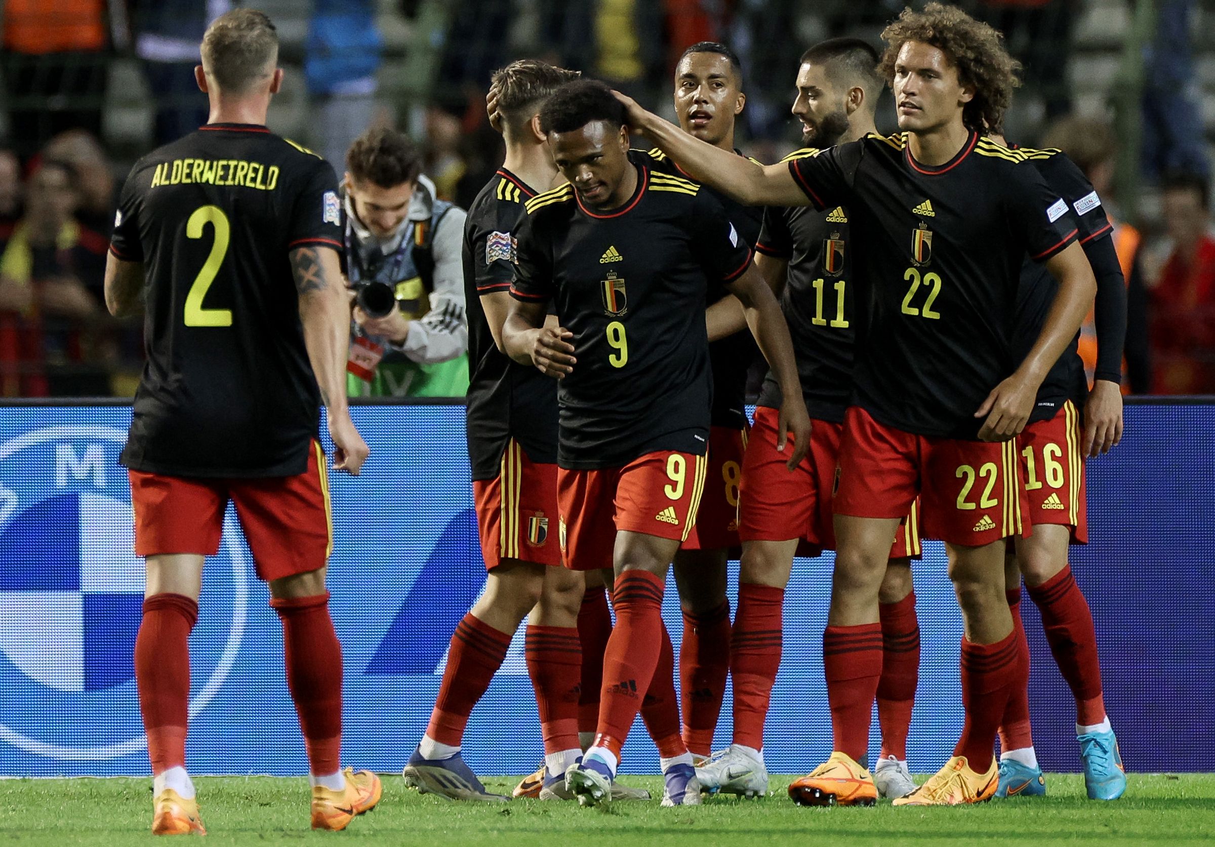 Para pemain Belgia melakukan selebrasi usai mencetak gol ke gawang Polandia di laga Liga Negara UEFA.