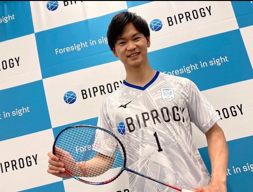 Pebulu tangkis Jepang Yuta Watanabe