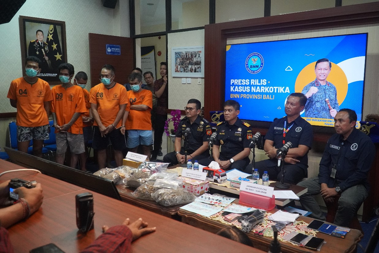 Bea Cukai dan BNNP Bali Sita Ribuan Gram Ganja Jaringan Medan-Denpasar
