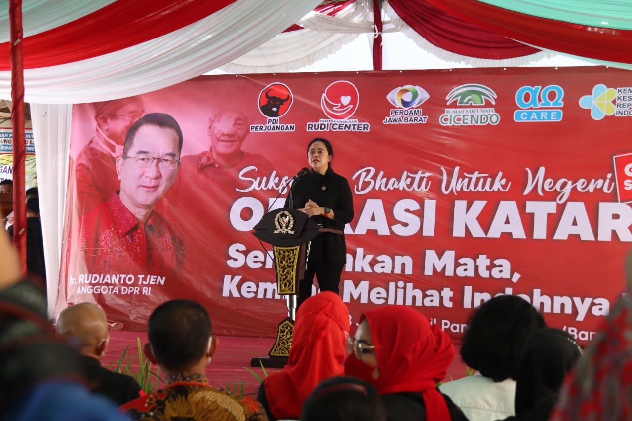  Ketua DPR RI Puan Maharani membuka kegiatan bakti sosial operasi katarak gratis di  di RSUD Depati Hamzah Pangkalpinang, Babel. 