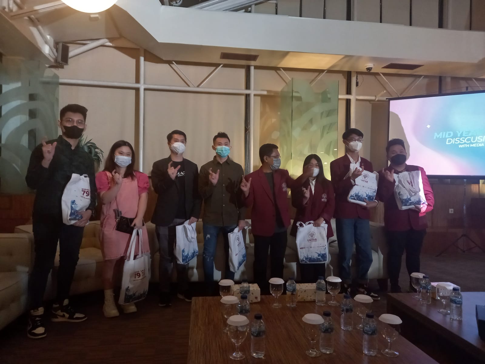 Mahasiswa dan alumni Untar berbincang mengenai Merdeka Belajar Kampus Merdeka di Untar