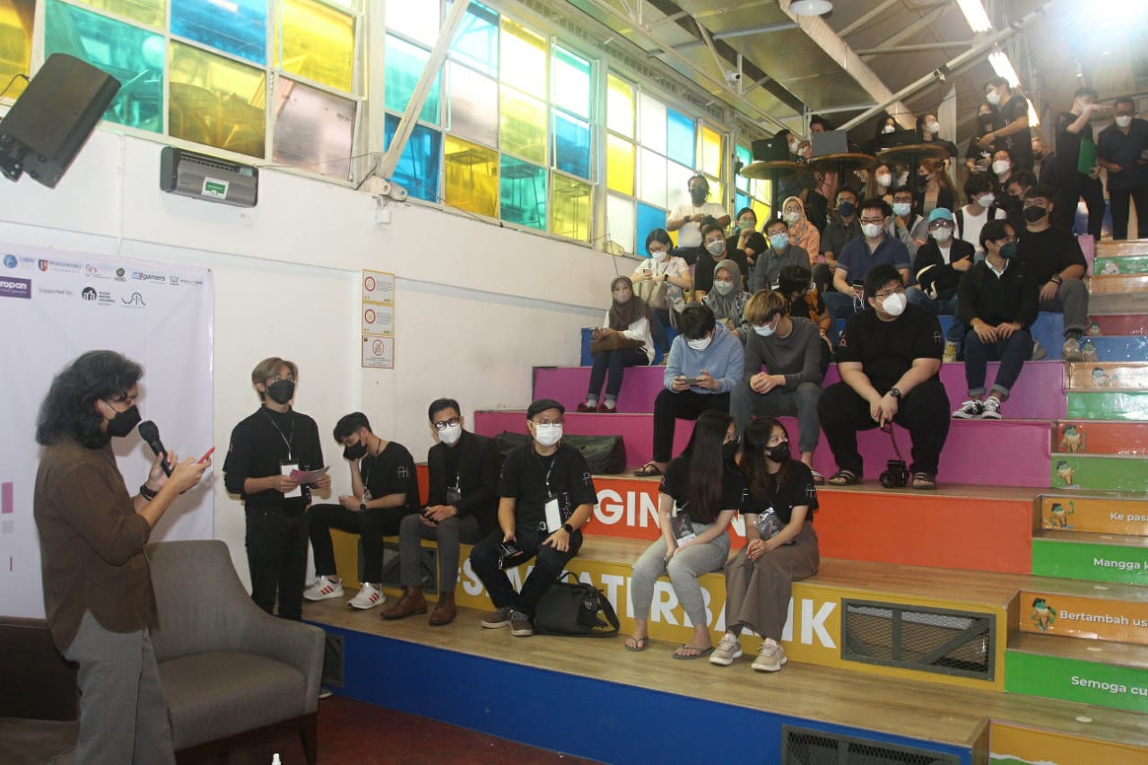 Pameran dan seminar ‘archUPH wave 2022’ menghadirkan karya perancangan mahasiswa dan berbagai seminar multidisiplin terkait fenomena hybrid.