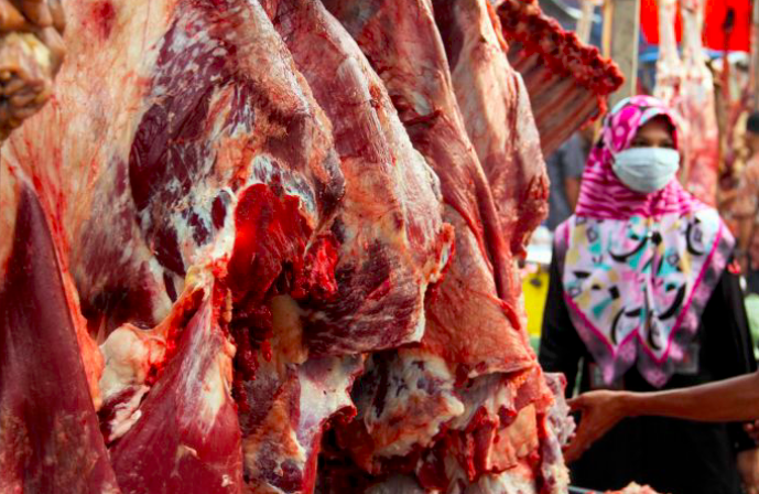 Ilustrasi - Penjualan daging sapi di pasar tradisional.
