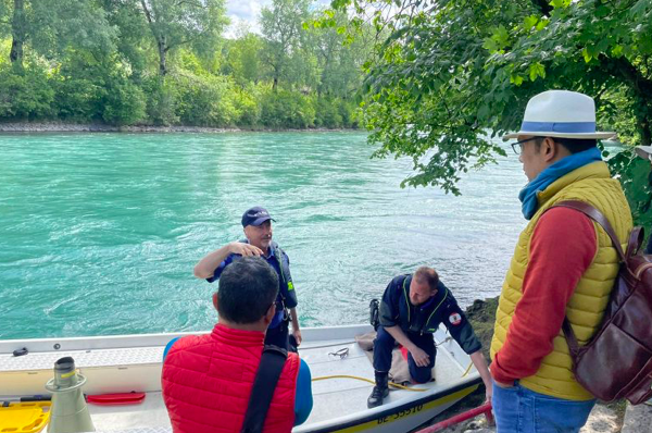 Gubernur Jabar Ridwan Kamil memantau pencarian anaknya di Sungai Aare, Bern, Swiss