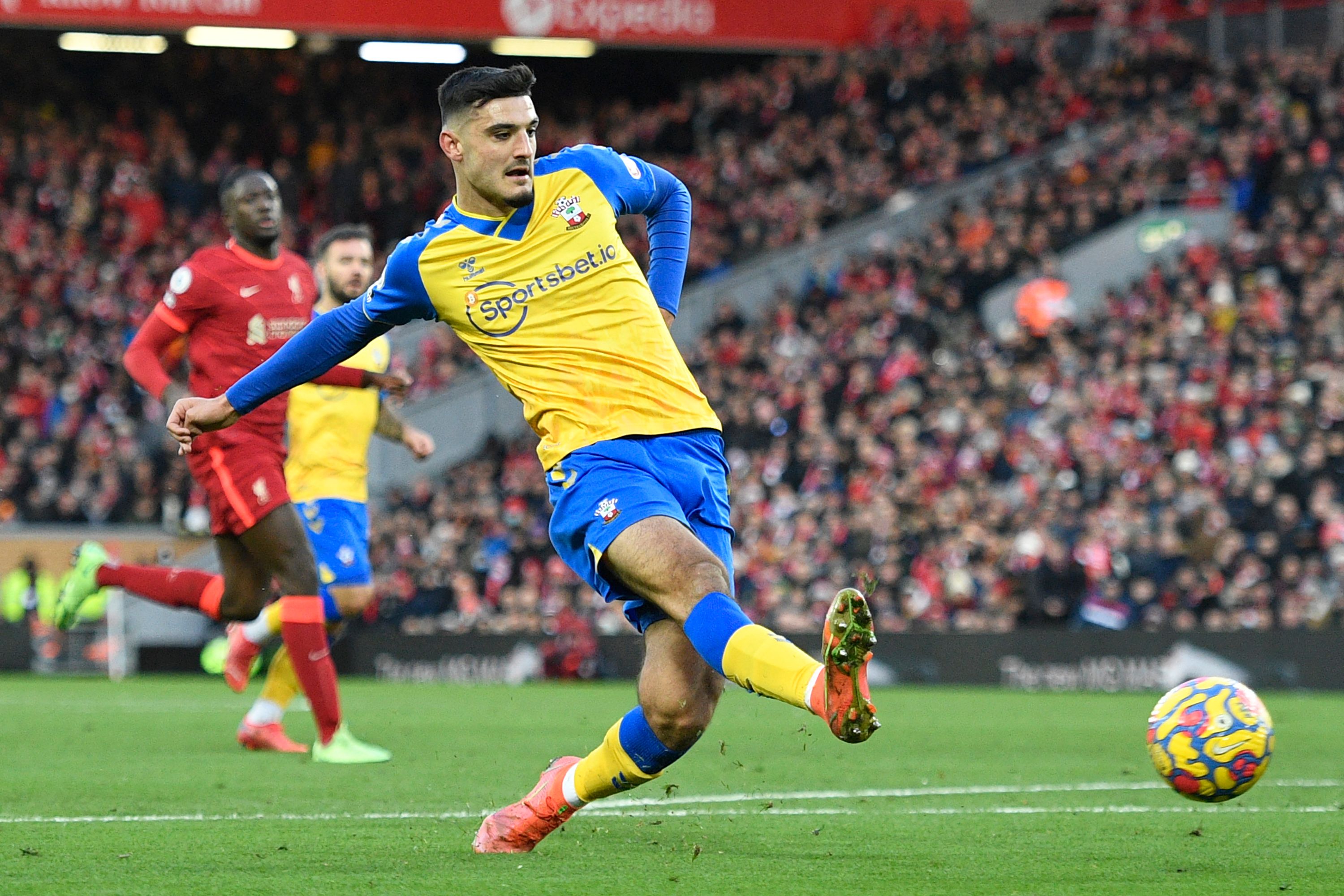 Penyerang Chelsea Armando Broja kala dipinjamkan ke Southampton, musim lalu.