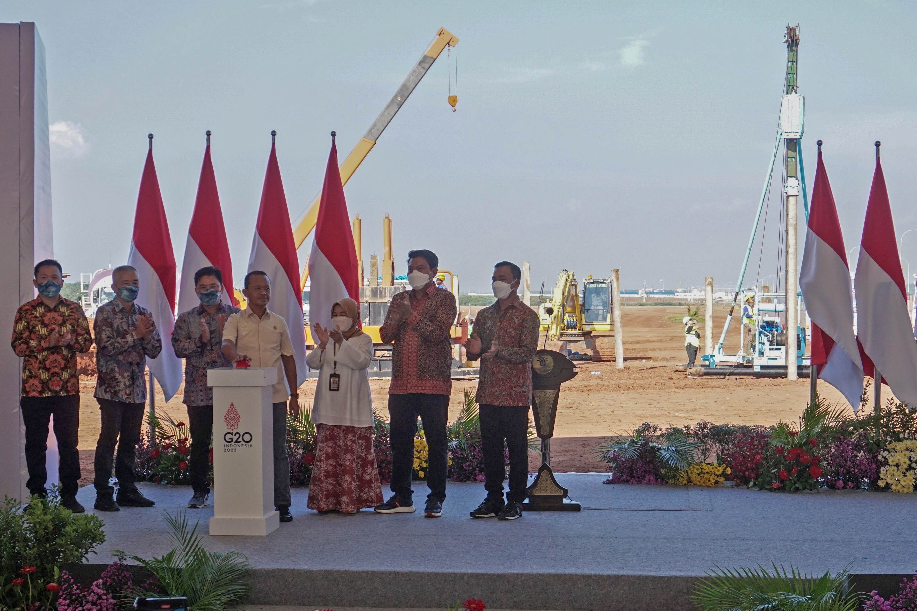 Peresmian pabrik baterai listrik LG di Batang, Jawa Tengah, Rabu (8/6).