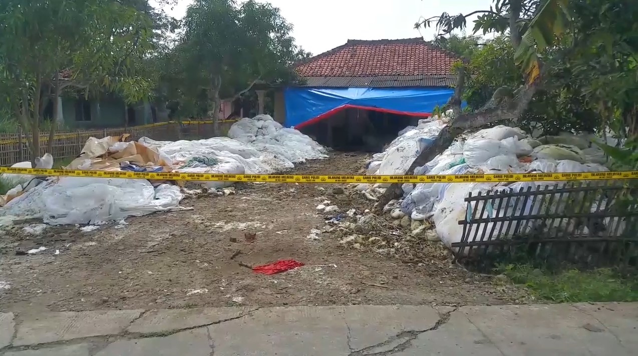 Jorok! Limbah Popok Bayi di Karawang Timbulkan Bau Menyengat