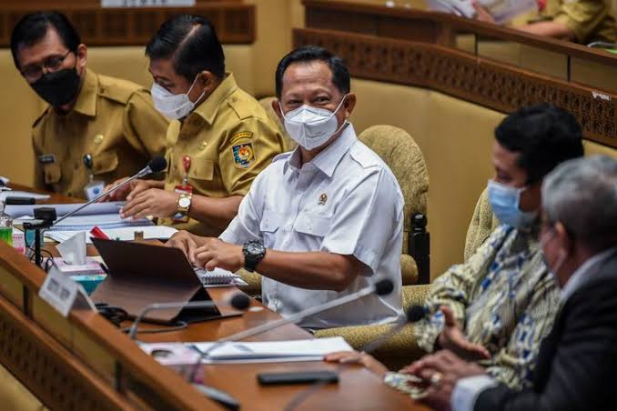 Menteri Dalam Negeri Tito Karnavian melaksanakan rapat kerja dengan Komisi II DPR, di Kompleks Parlemen, Senayan, Jakarta.
