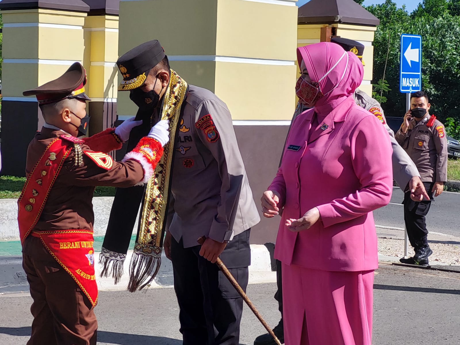 Kapolda Lampung Inspektur Jenderal Akhmad Wiyagu memasuki kantor Polda
