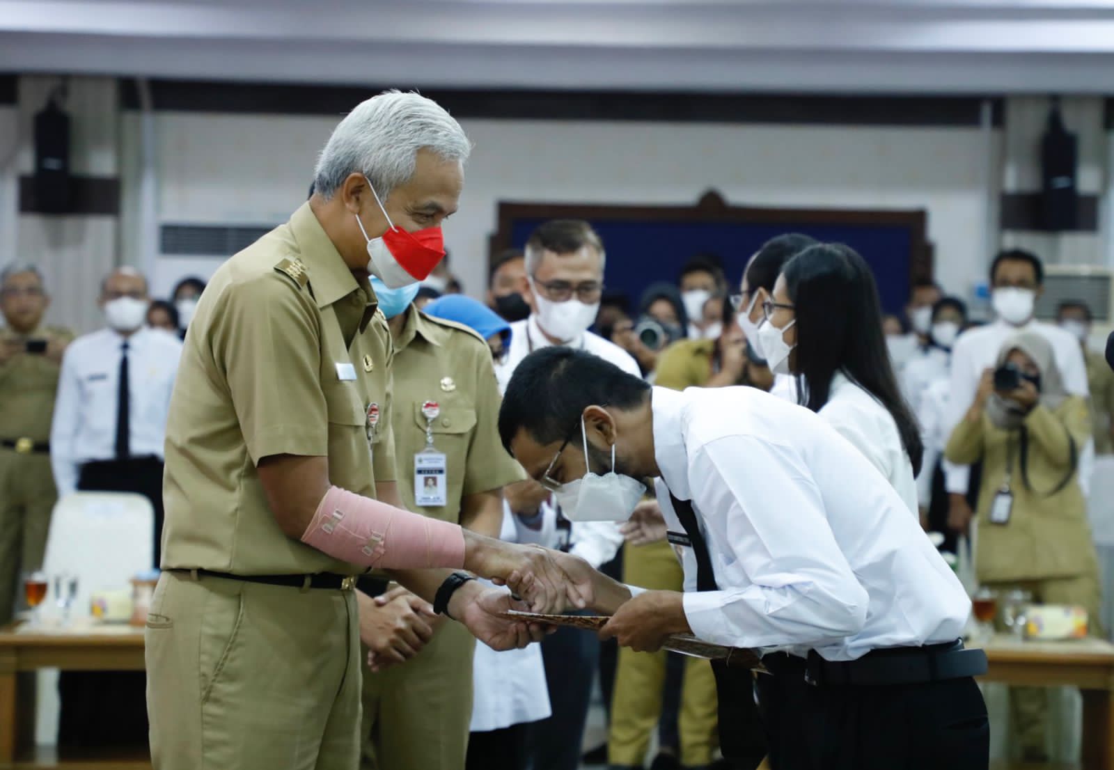 Ganjar Angkat Ribuan Guru Honorer Di Jateng Jadi PPPK