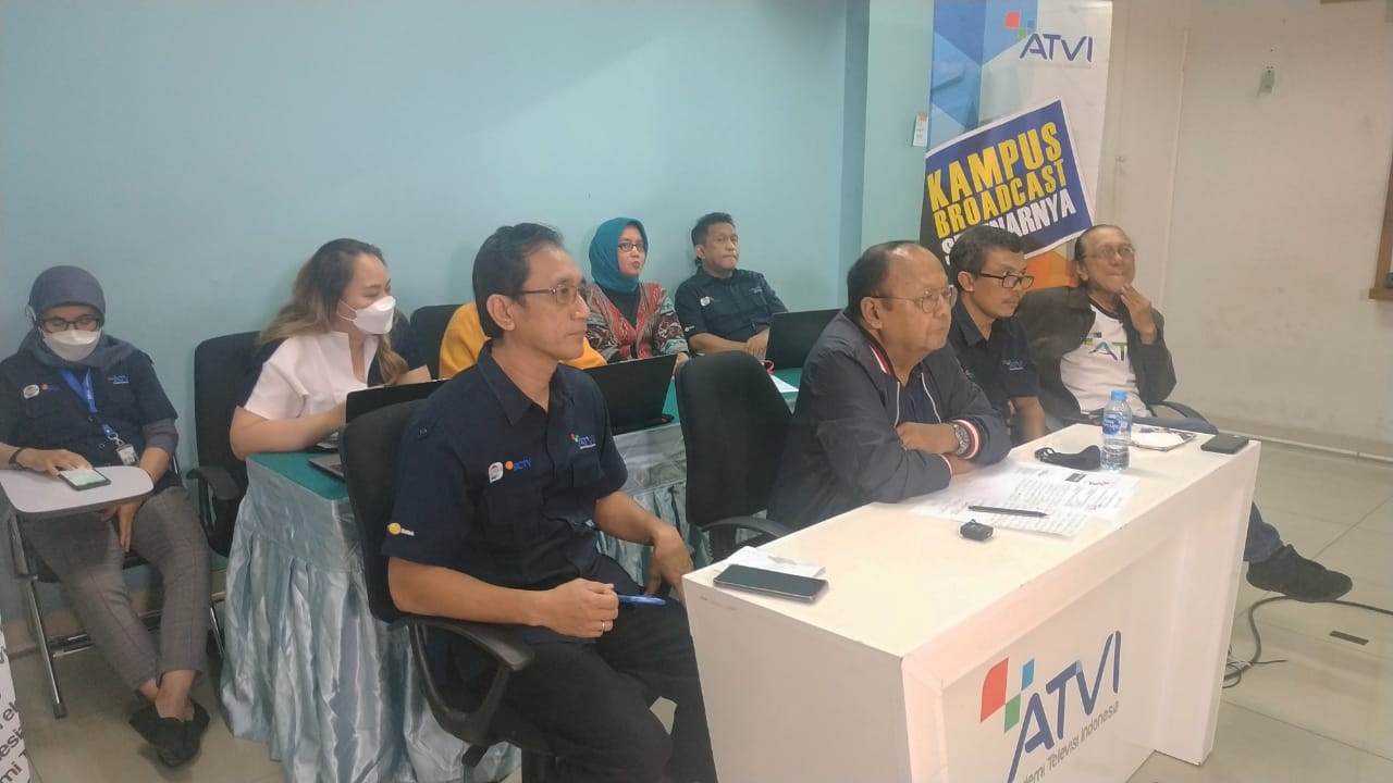 Direktur ATVI Eduard Depari, Wakil Direktur ATVI Ciptono Setyobudi, dan jajaran dosen bertemu dengan civitas akademika KSIC, Rusia. 