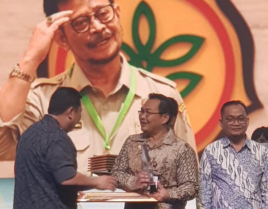 Kementan meraih penghargaan dari Badan Narkotika Nasional (BNN) pada Hari Anti Narkotika Internasional 2022.