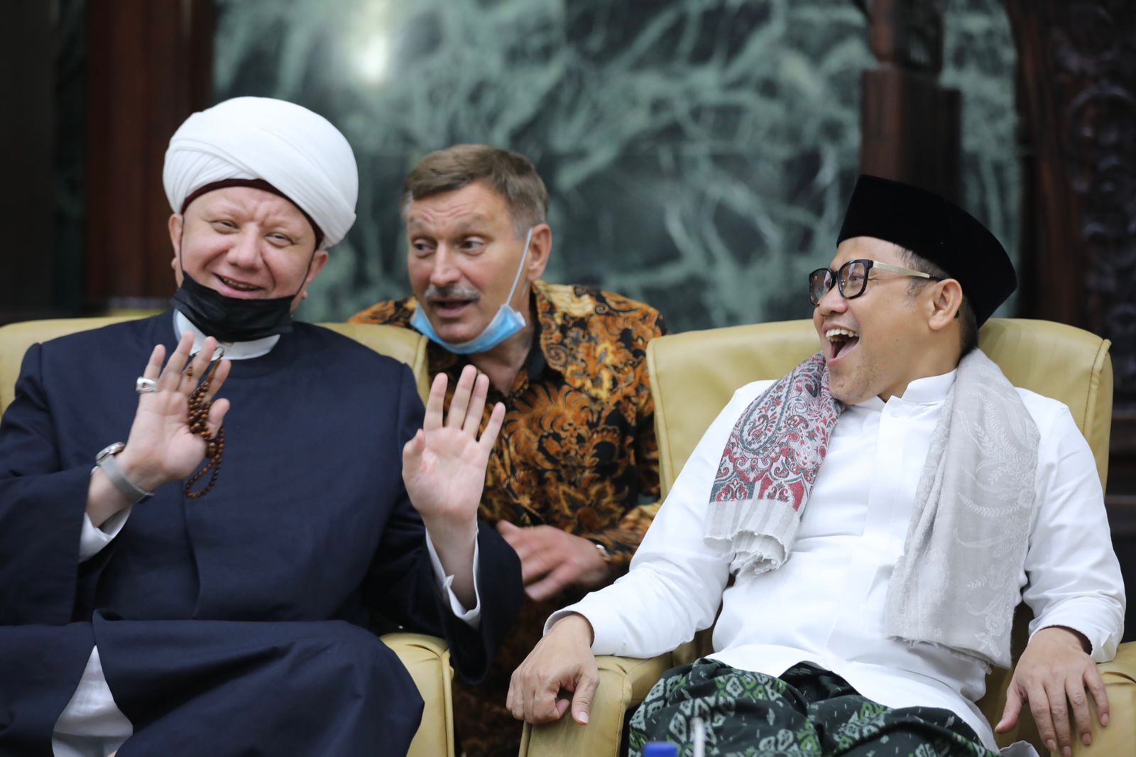 Muhaimin Iskandar mengundang Sheikh Albir Krganov dalam acara tabligh akbar bersama para habib.
