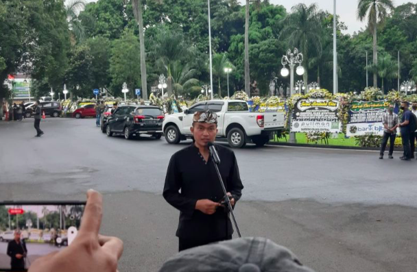 Kepala Biro Administrasi Pimpinan Provinsi Jawa Barat Wahyu Mijaya mengatakan bahwa Gubernur Jawa Barat Ridwan Kamil izin ke luar negeri.