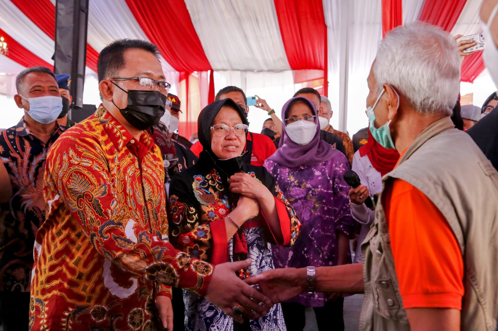 Mensos Tri Rismaharini menemui dan berdialog dengan para lansia bersamaa dengann Peringatan Hari Lanjut Usia Nasional ke-26,