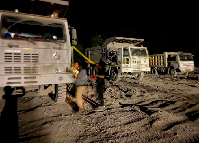 Kepolisian Resort Tanah Bumbu, Kalsel menertibkan tambang ilegal yang melibatkan dua WNA Tiongkok, Senin malam (22/11).